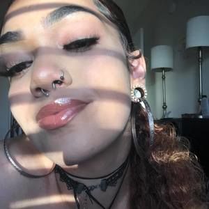 Meet your Posher, Connie